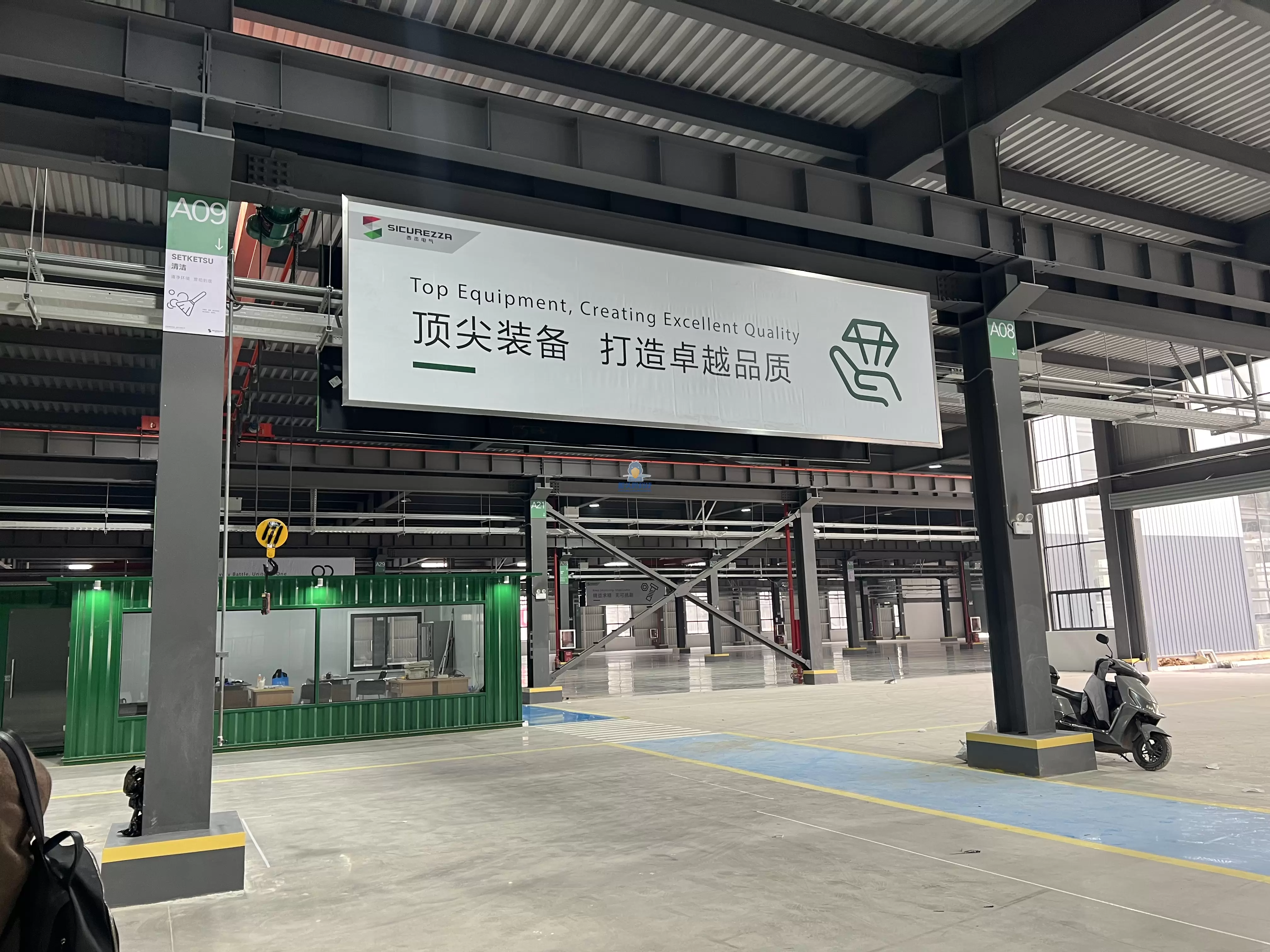 झेनजियांग में एक इलेक्ट्रिकल कंपनी