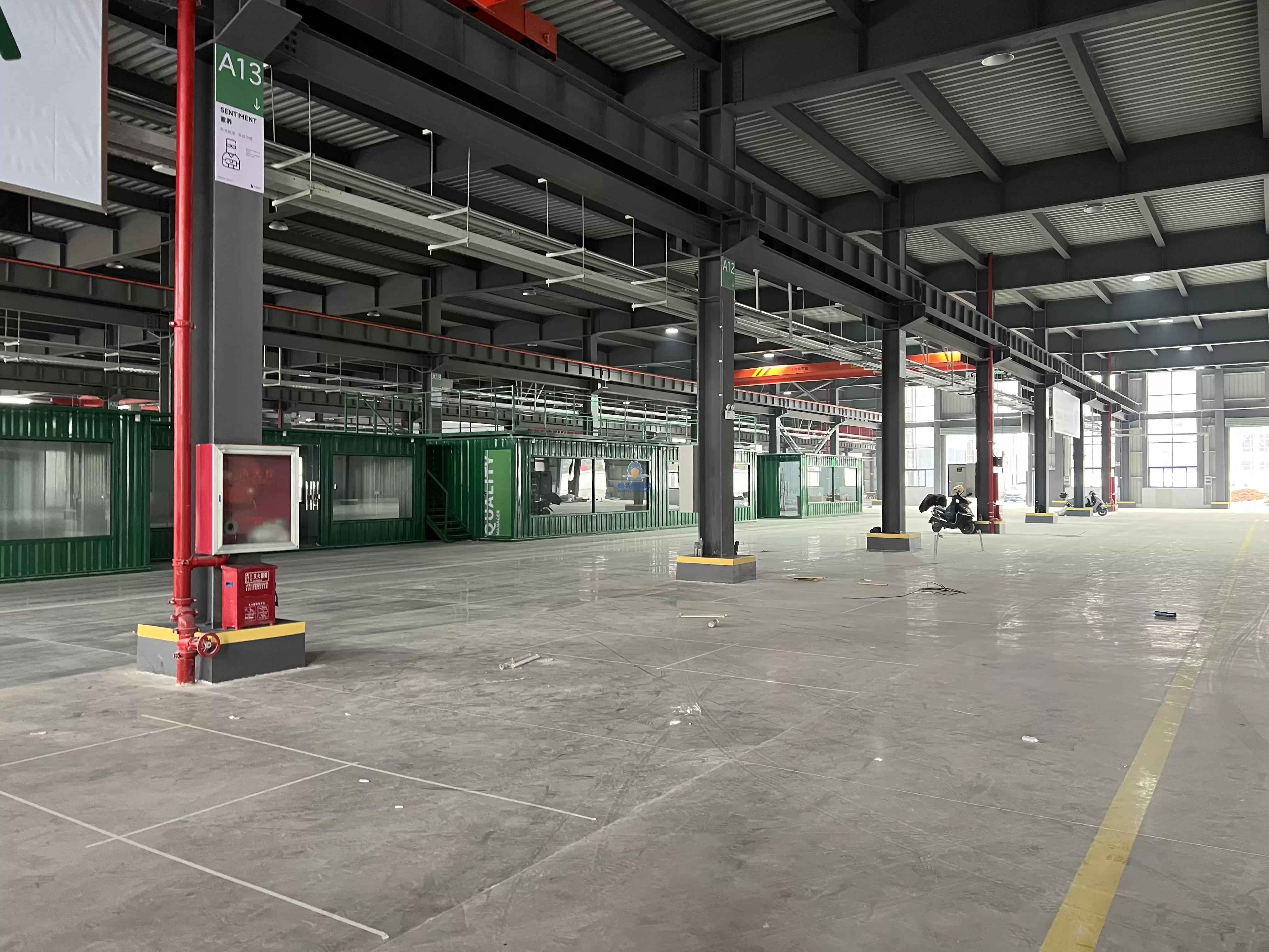 झेनजियांग में एक इलेक्ट्रिकल कंपनी